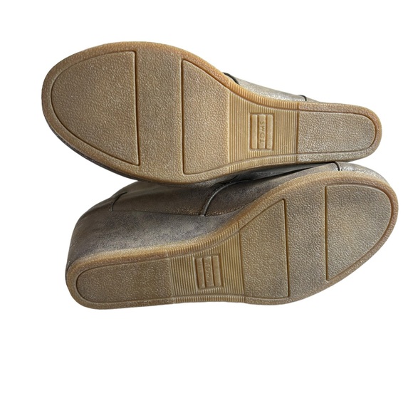 NWOT TOMS Desert Gray Metallic Lace-Up Wedge Booties 740810 Shimmer Ankle Boots - Picture 5 of 6